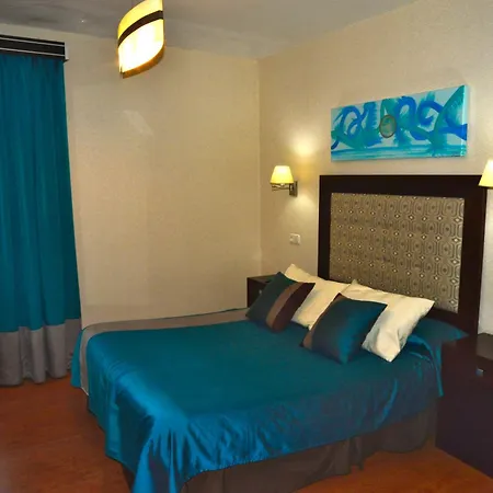 מלון & Plaza 3*