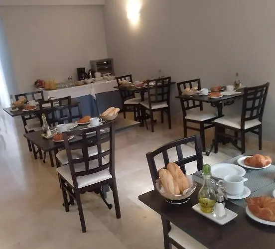 מלון & Plaza אריאטה